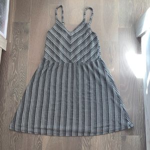 Universal Thread Black and White Chevron Dress